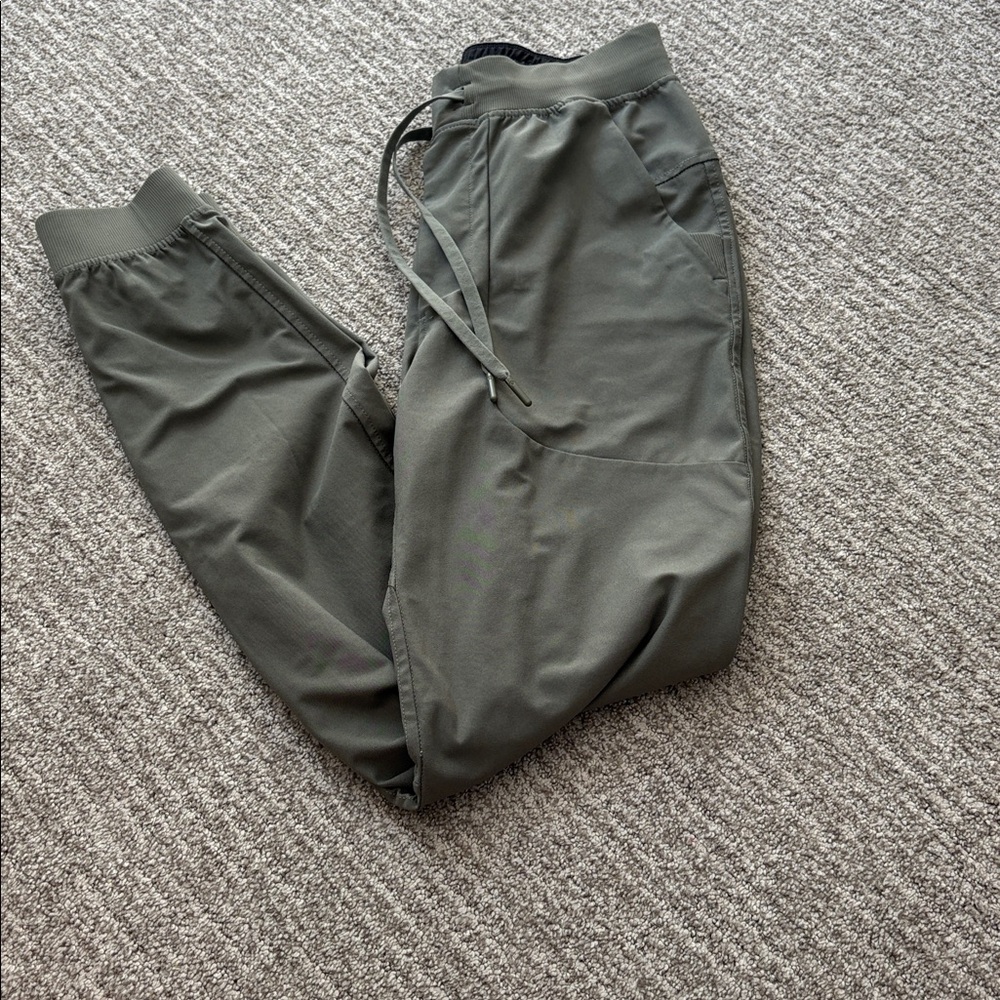 men’s lululemon Olive Green Jogger Pants